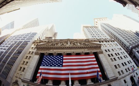 America’s Quiet Recession: Why It Doesn’t Feel Like a Crisis — But