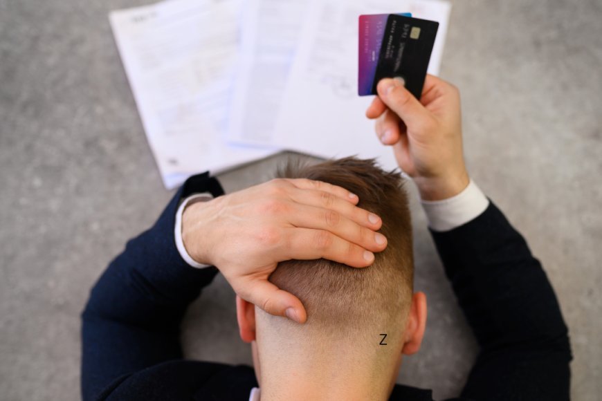 Credit Card Rates at 22%: How the Middle Class Is Subsidizing Bank Prof
