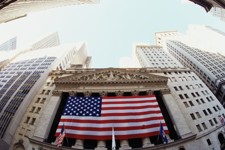 America’s Quiet Recession: Why It Doesn’t Feel Like a Crisis — But